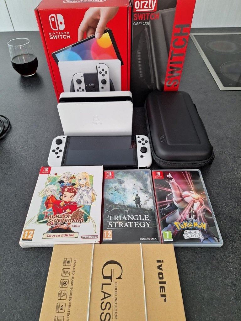 Nintendo Switch OLED + games & toebehoren, Games en Spelcomputers, Switch OLED, Met games, Met 2 controllers, Ophalen of Verzenden