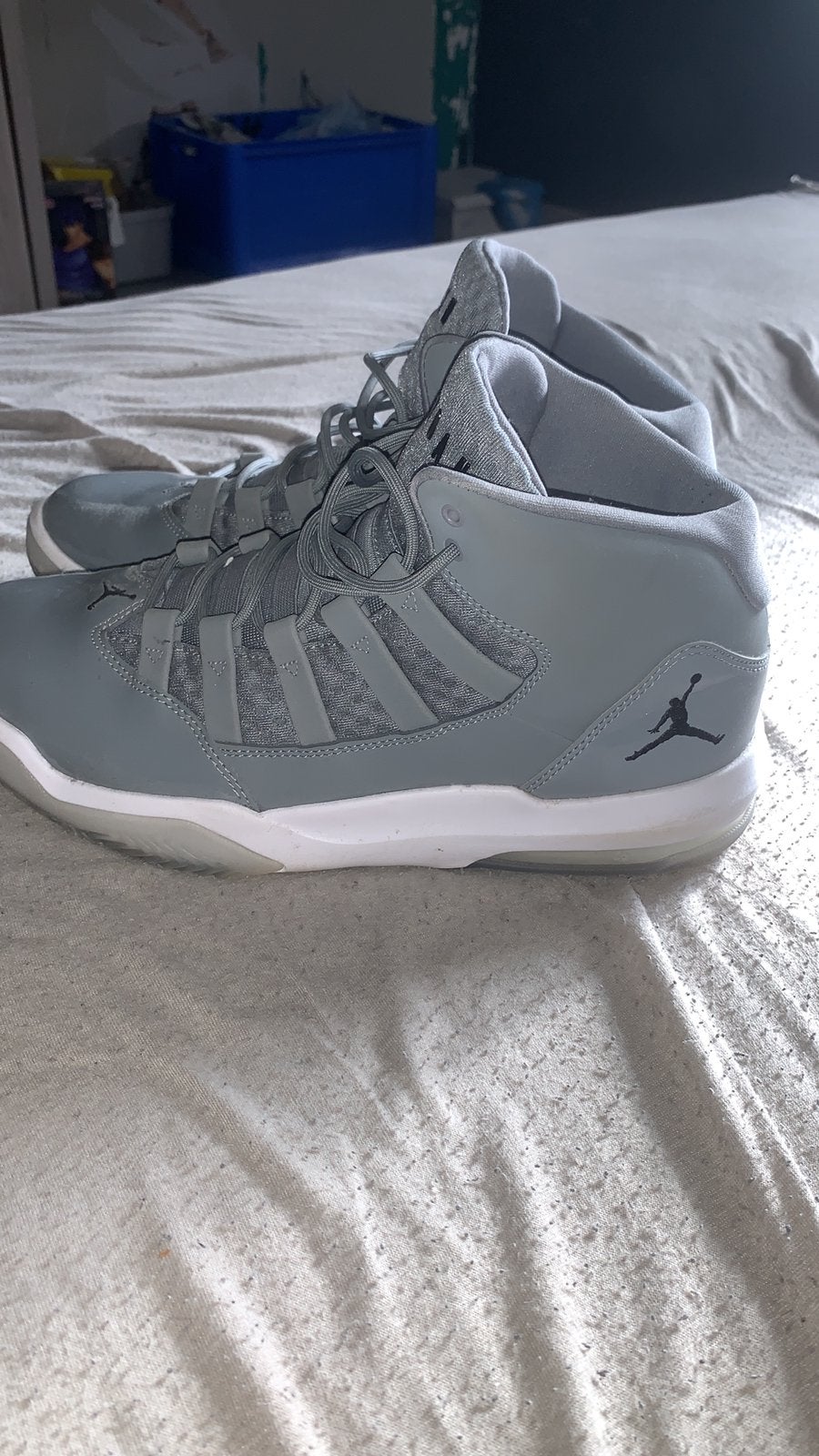 Chaussures montantes Nike grises, Vêtements | Femmes, Chaussures, Enlèvement, Comme neuf