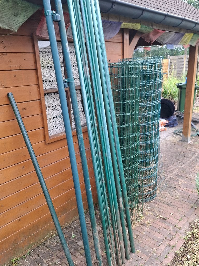 Tuinomheining : Bekaert draad met bekaclip palen 20,5m, Tuin en Terras, Gaas en Draad, Gebruikt, Draad, 20 meter of meer, Ophalen