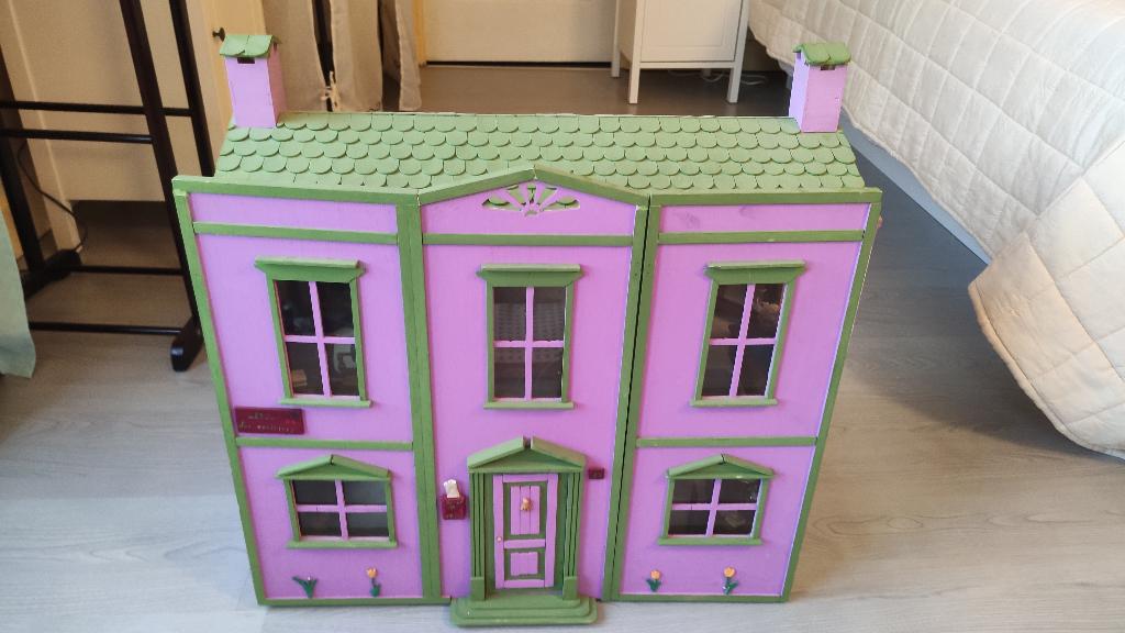 Houten poppenhuis, Ophalen, Zo goed als nieuw, Poppenhuis