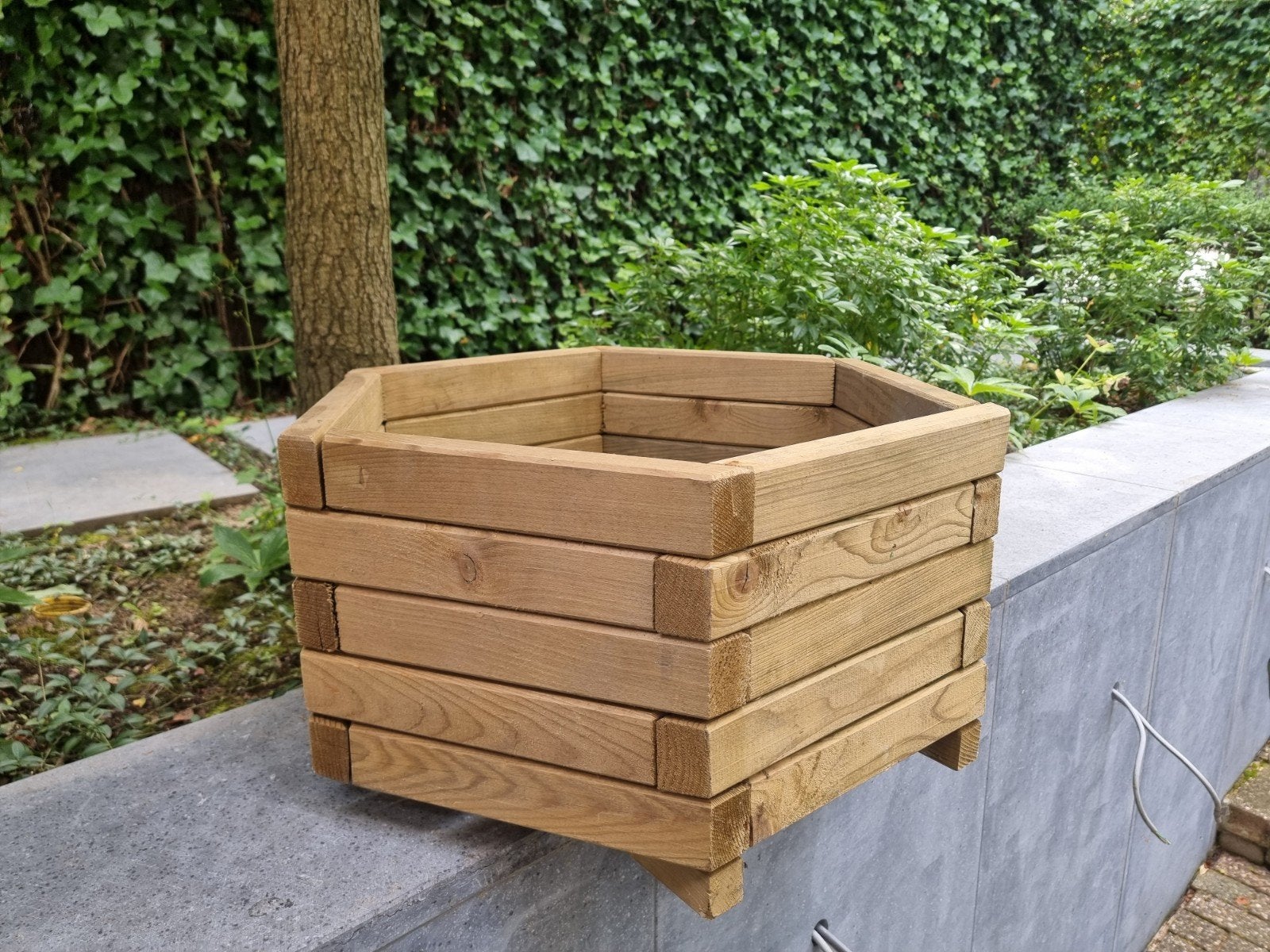 Nieuwe houten plantenbak nooit gebruikt diam. 70 cm hoog. 35, Tuin en Terras, Ophalen, Hout