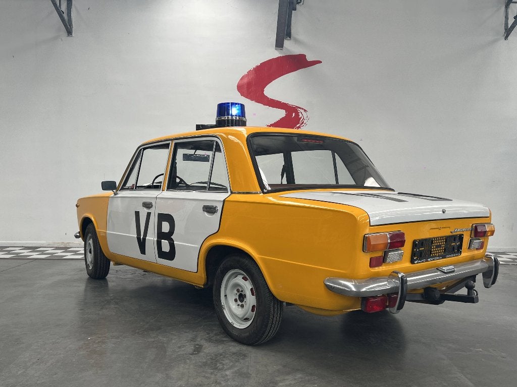 LADA VAZ 2102 - POLICE TCHÈQUE - OLDTIMER, Autos, Cuir, Autres modèles, Beige, Entreprise