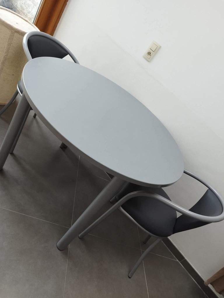 table ronde avec 4 chaises confortable, 100 à 150 cm, Quatre personnes, Rond, Comme neuf