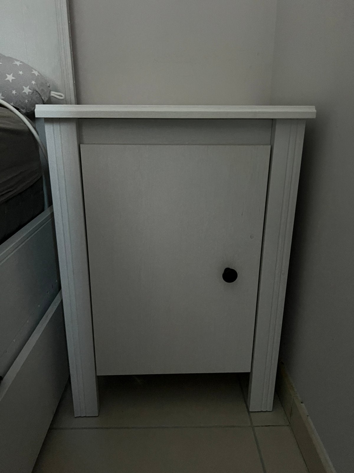 2x table de chevet blanches, Maison & Meubles, Chambre à coucher | Tables de chevet, 45 à 65 cm, Enlèvement, Utilisé, 55 à 70 cm