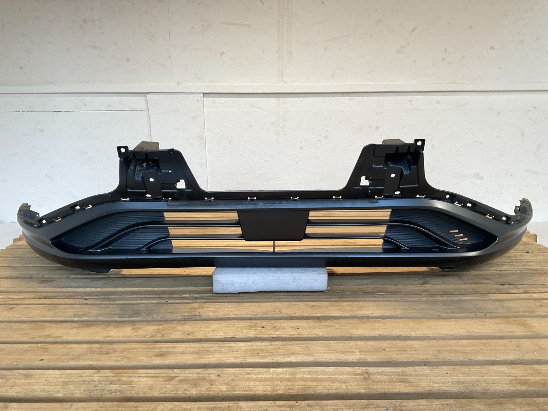 Bumper Lip Hyundai Kona Electric 19 21 86512K4000 R14-539, Gebruikt, Heolleung-ro 12
06797  Seoul, Info@hyundai.com, Bumper