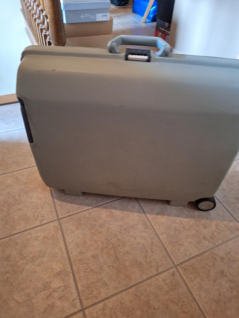 Étui de voyage Samsonite, Enlèvement