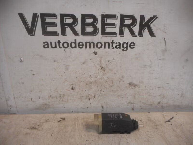 CENTRALE VERGRENDELING MOTOR RECHTS VOOR Opel Astra F (53B), Autos : Pièces & Accessoires, Bahnhofsplatz 65423 Rüsselsheim am Main, DE
