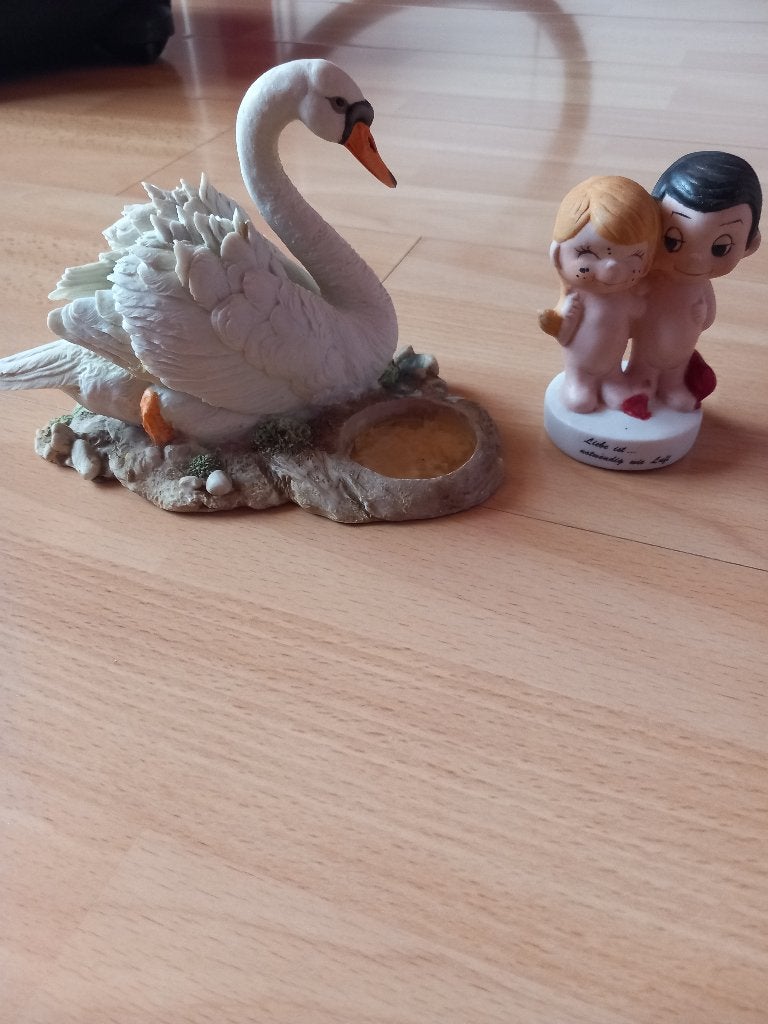 Beeldjes zwaan en liefde is, Enlèvement
