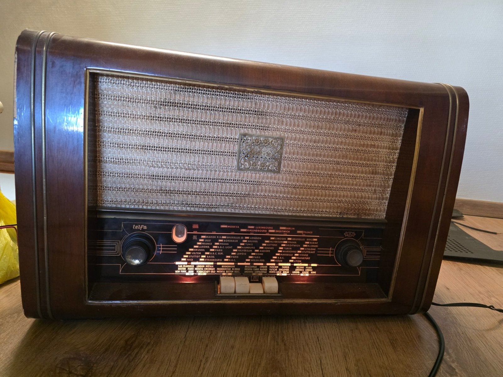 Radio Telfa ancienne, années 1950. Belge., Enlèvement ou Envoi
