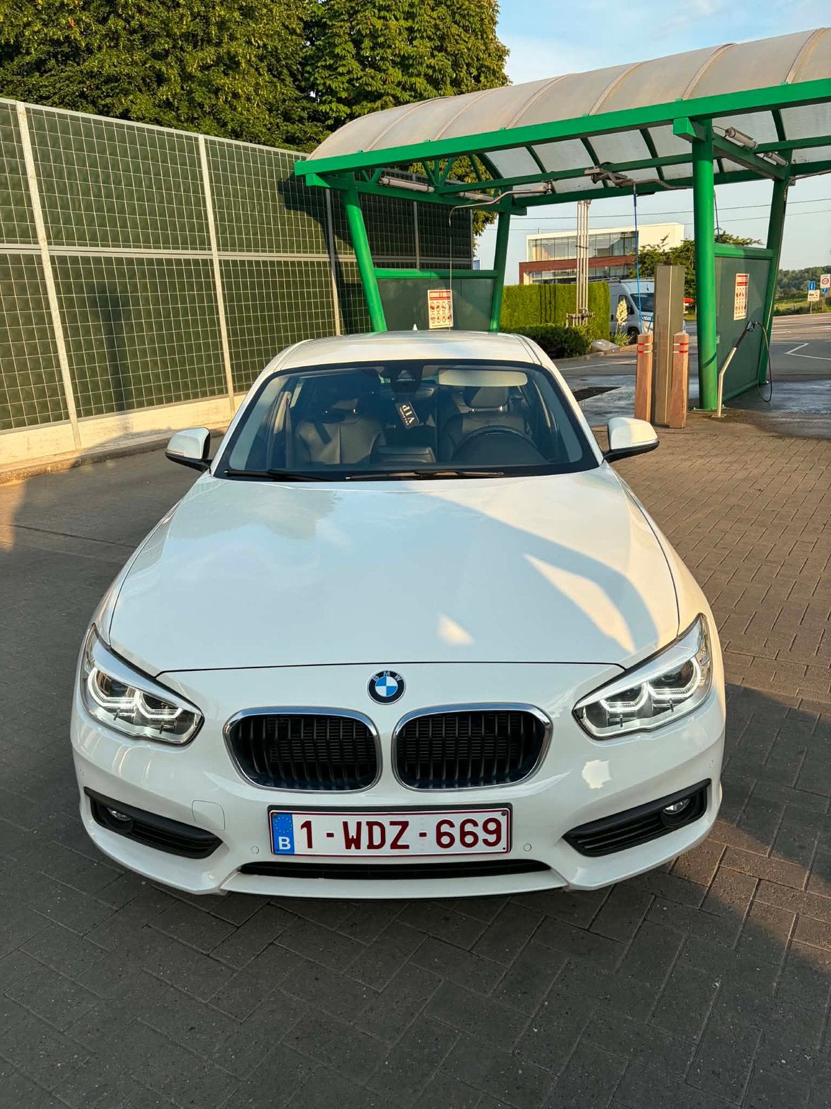 BMW 118i automaat 78250km!Ledere zetl+ verwarm!…, Auto's, Automaat, Wit, Leder, 5 deurs
