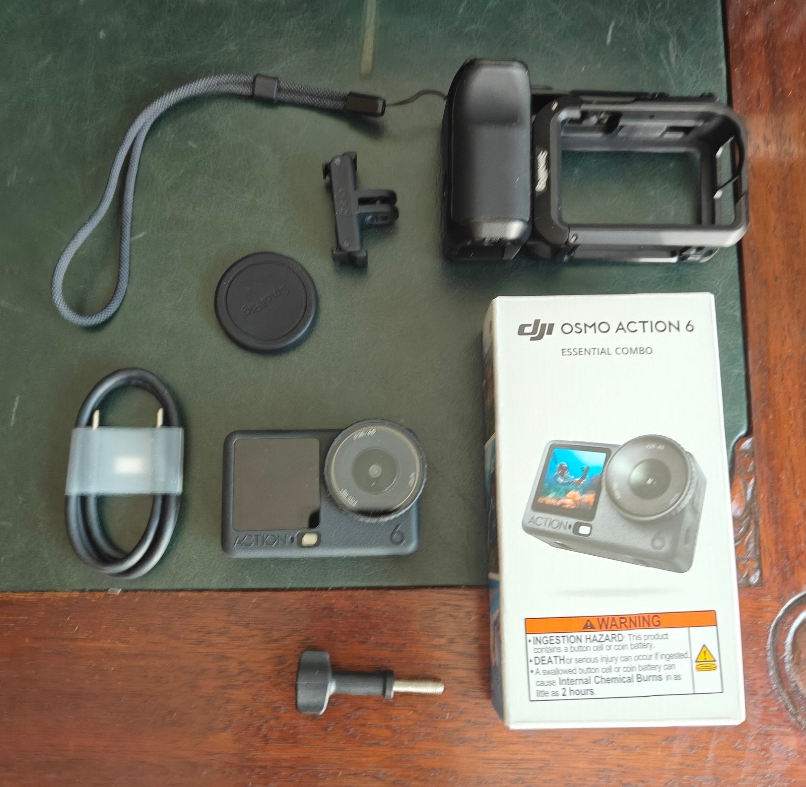 DJI Osmo action 6 + small rig cage/grip en lenscover., TV, Hi-fi & Vidéo, Enlèvement ou Envoi