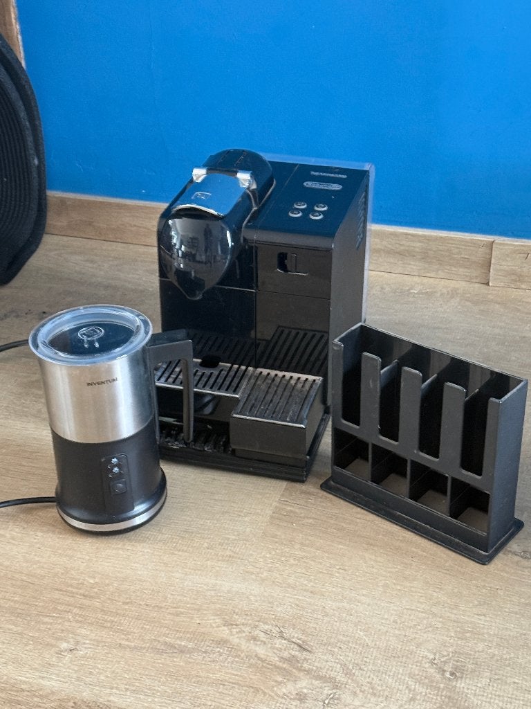 nespresso met melkschuimer en capsulehouder, Ophalen, Gebruikt, Espresso apparaat, 4 tot 10 kopjes