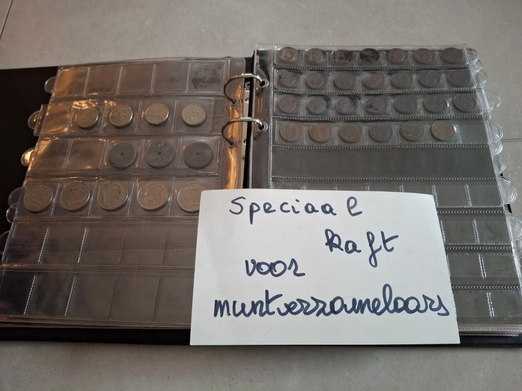 COFFRET DE COLLECTION DE PIÈCES AVEC 18 SUPPORTS EN PLASTIQU, Enlèvement ou Envoi