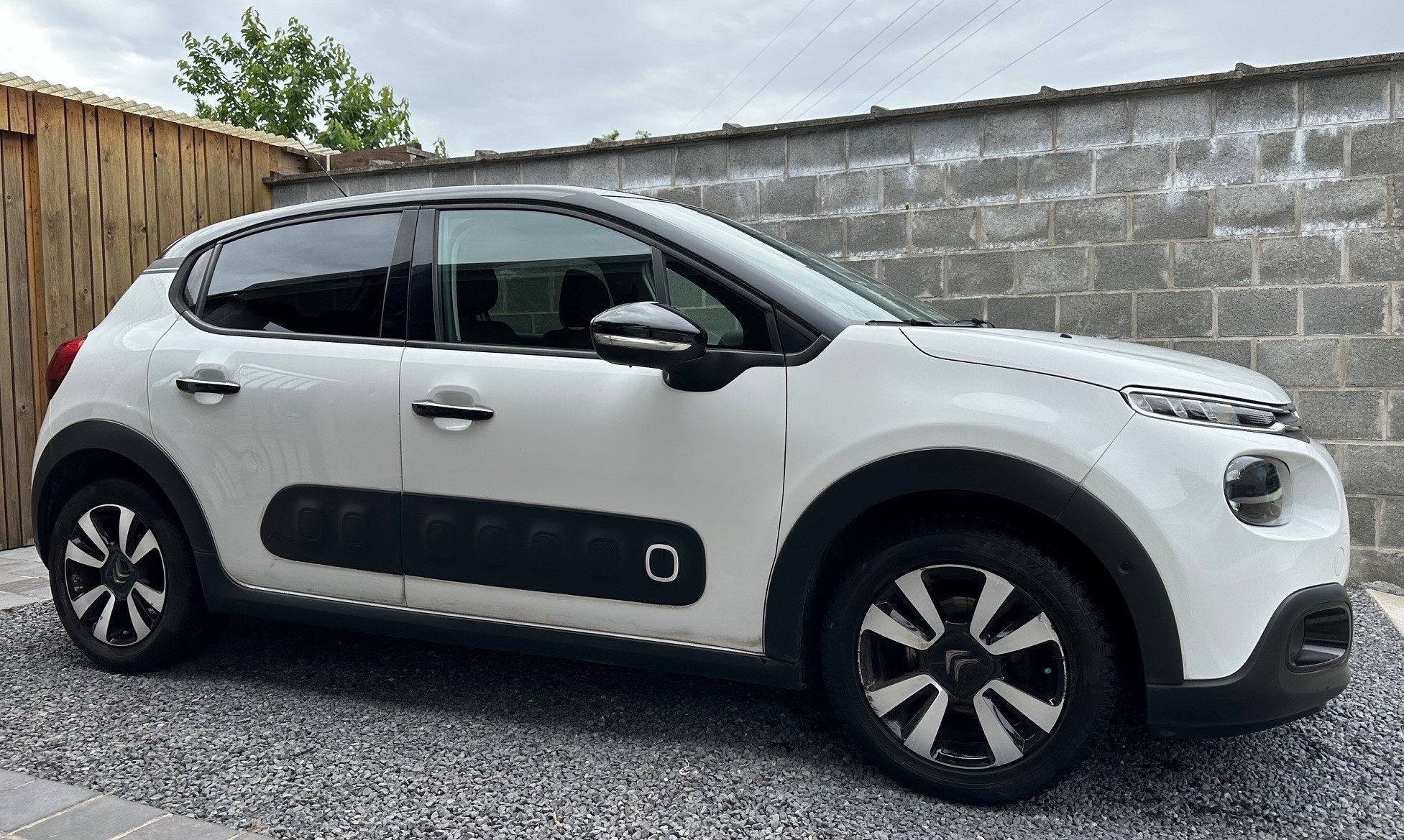 Citroën C3 1.2 PureTech Shine Keyless Led Navi Camera Linea, Auto's, Voorwielaandrijving, Stof, Gebruikt, 1199 cc