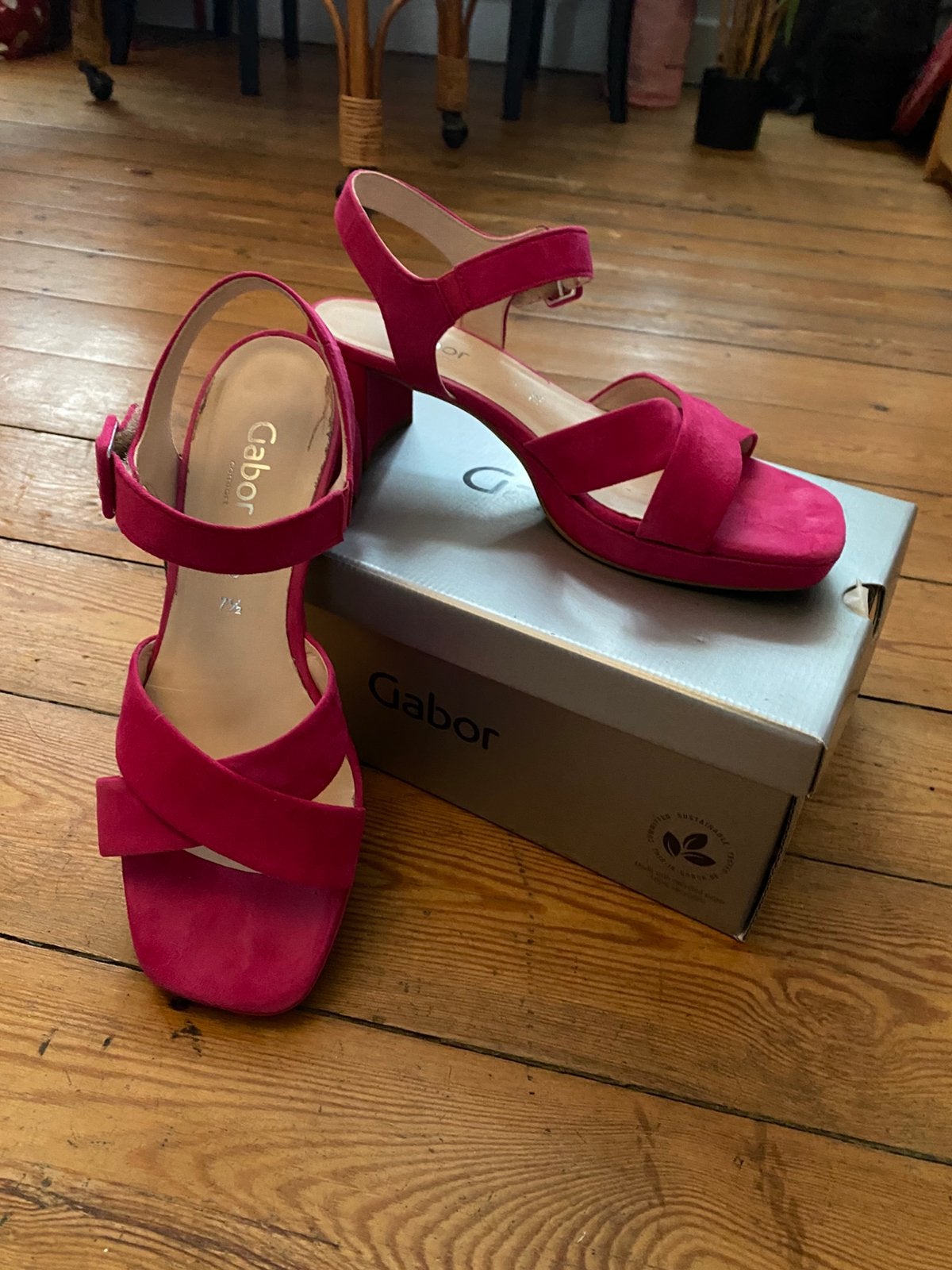 Roze suede Gabor sandalen maat 41, Ophalen of Verzenden, Zo goed als nieuw, Roze