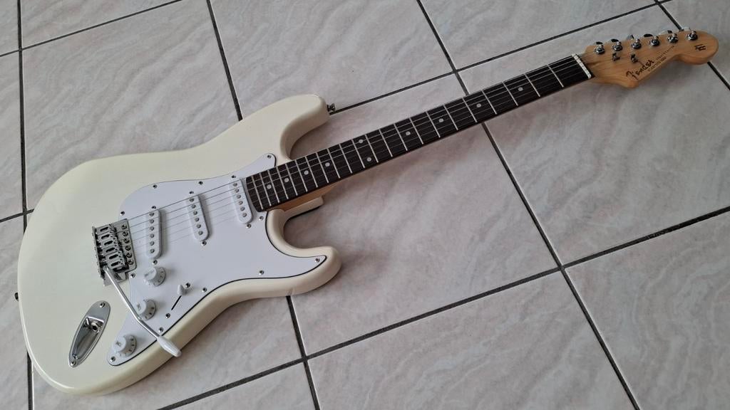 Guitare blanche Stratocaster, Musique & Instruments, Enlèvement
