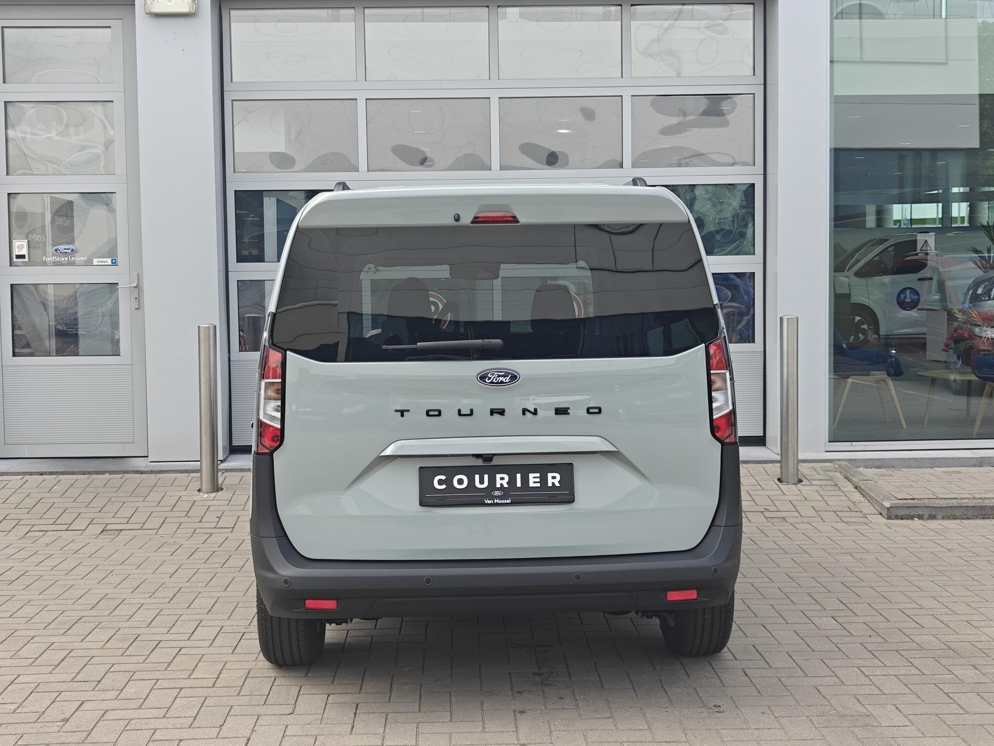 Ford Tourneo Courier Titanium Automaat|Camera|Adaptive Cruis, Bedrijf, 5 zetels, Automatische klimaatregeling, 1000 cc