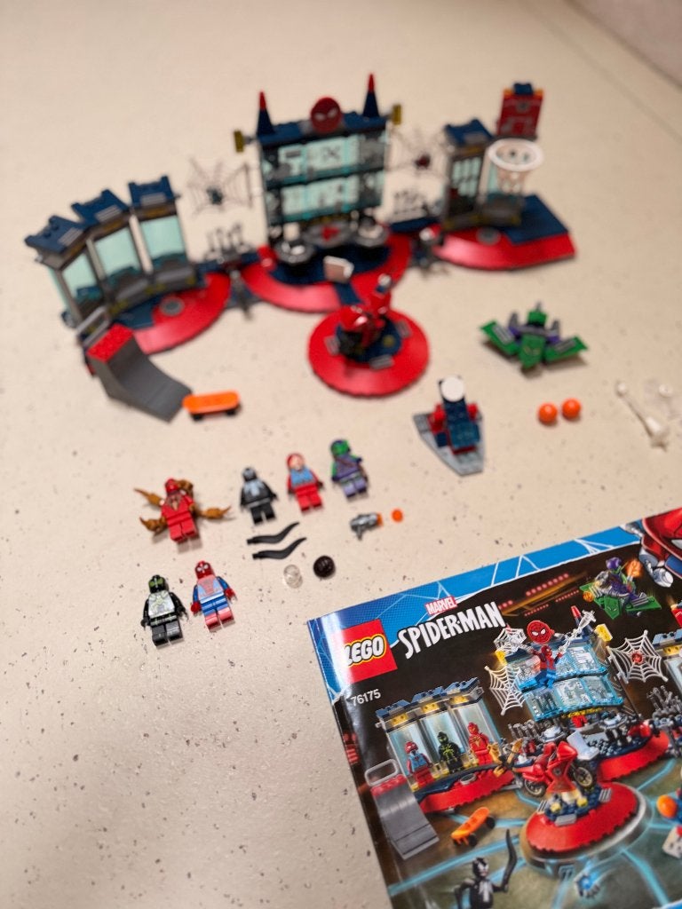 LEGO Spiderman Set - Aanval op de Spider schuilplaats, Lego, Ensemble complet, Enlèvement ou Envoi, Overige thema's