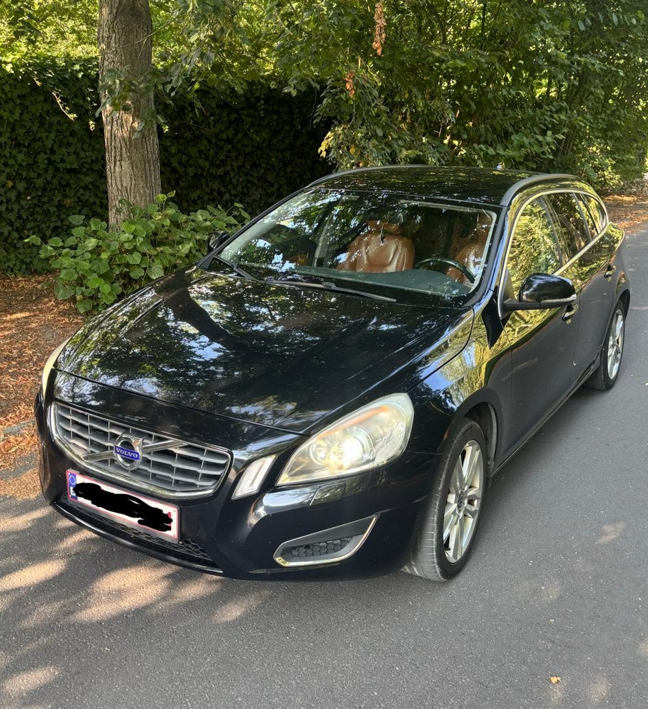 Volvo V60 D3 2.0 Diesel, Auto's, Volvo, Euro 5, Navigatiesysteem, Zwart, Leder
