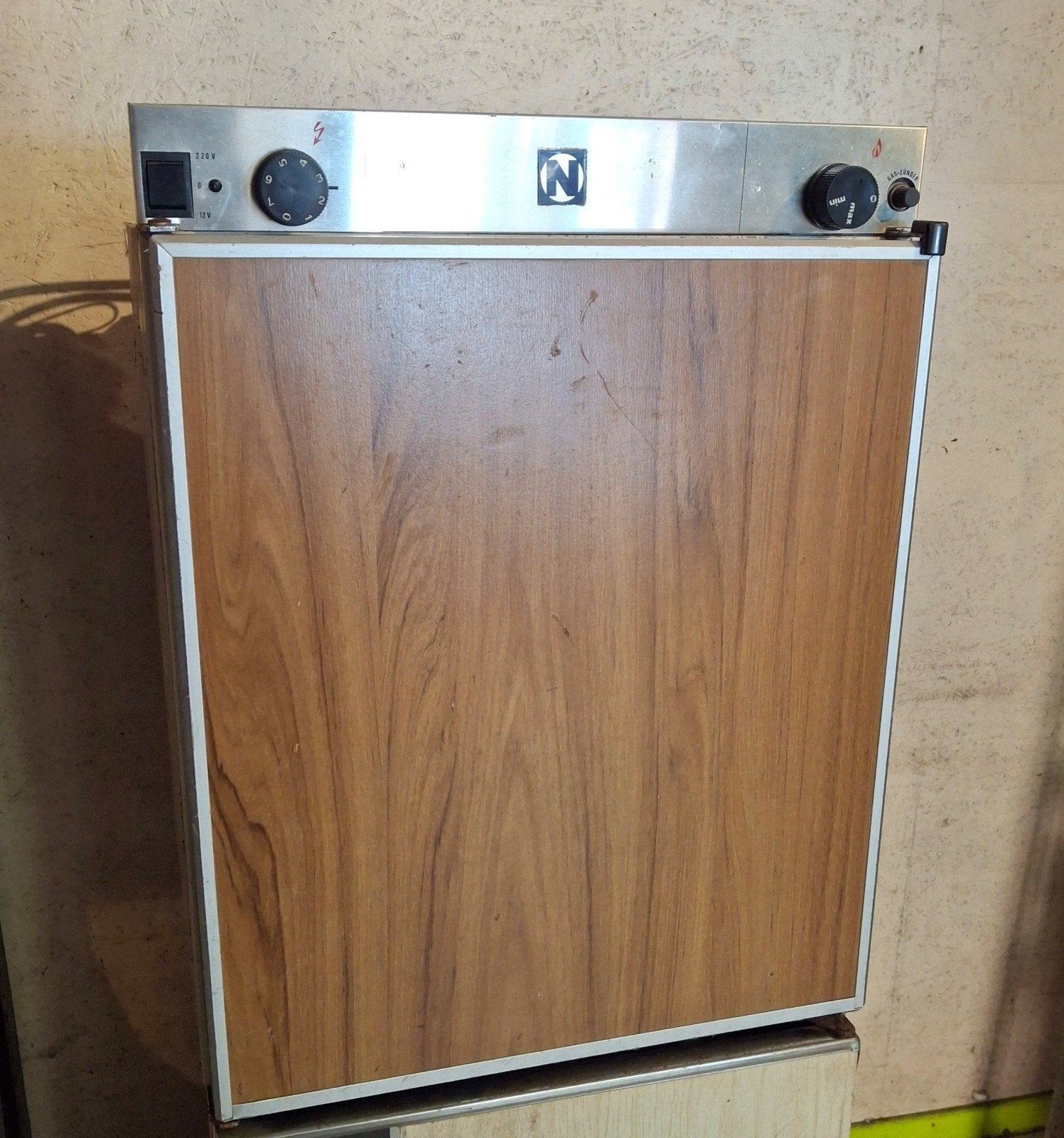 Absorbsiekoelkast voor camper of caravan 12/220 volt, Ophalen