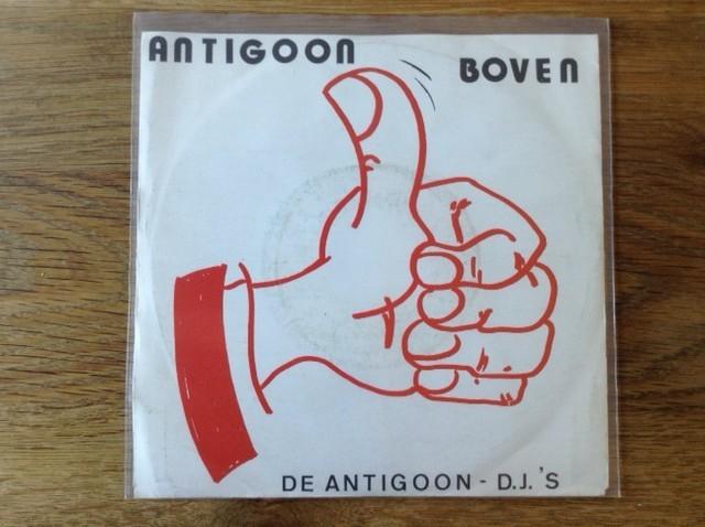 single de antigoon d.j.'s, Beschermende buitenhoes, Ophalen of Verzenden, Nederlandstalig