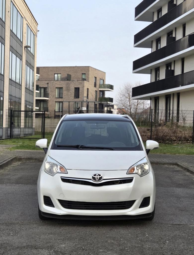 Toyota Verso-s Benzine Automaat-Euro 5, Auto's, Automaat, Euro 5, Wit, Bedrijf