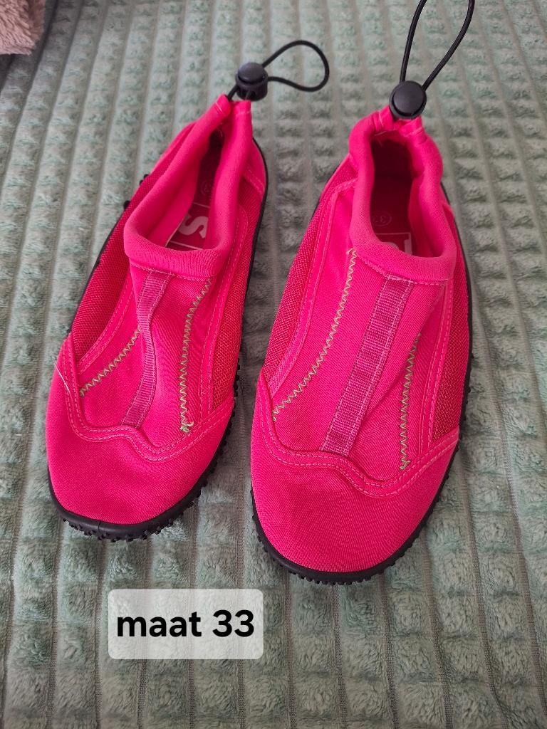 Waterschoentjes maat 33, Kinderen en Baby's, Kinderkleding | Kinder-zwemkleding, Ophalen, Zo goed als nieuw, Meisje, Zwemschoenen