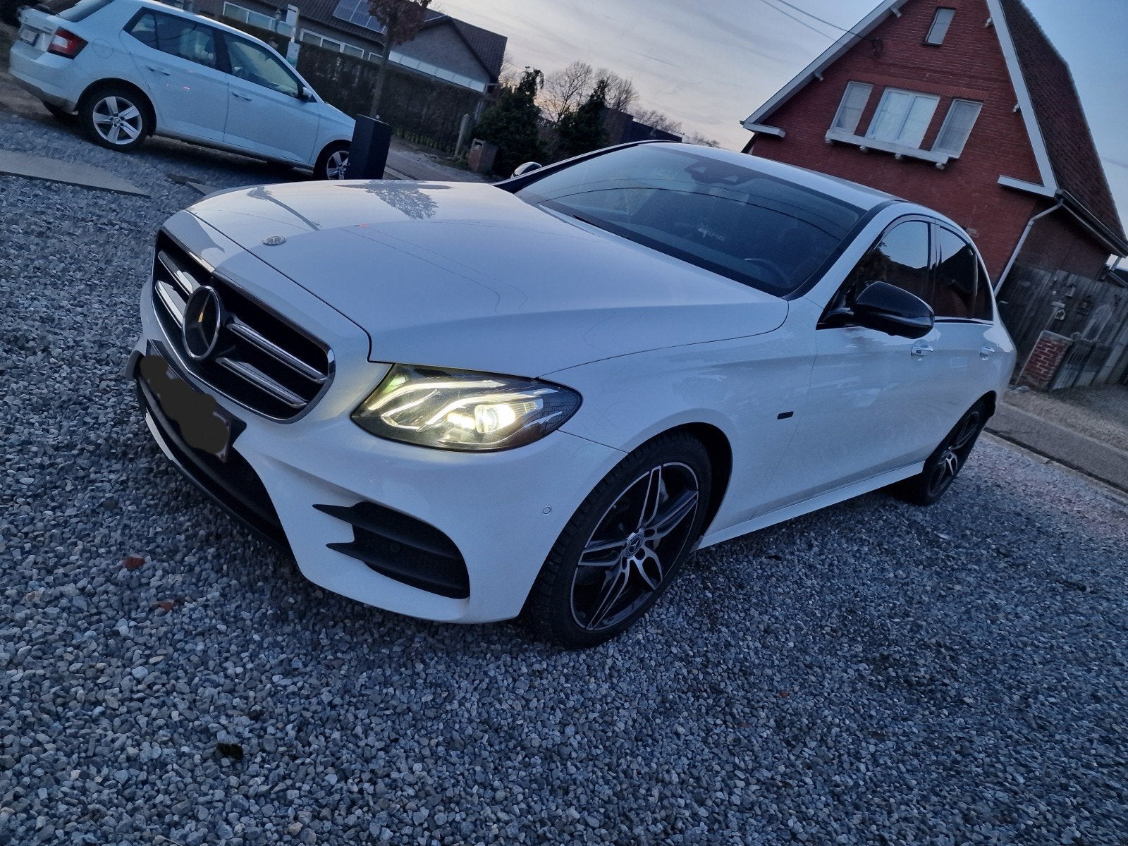 Mercedes E350e hybride à essence AMG-Line, Autos, Phares entièrement LED, Achat, Carnet d'entretien, Noir