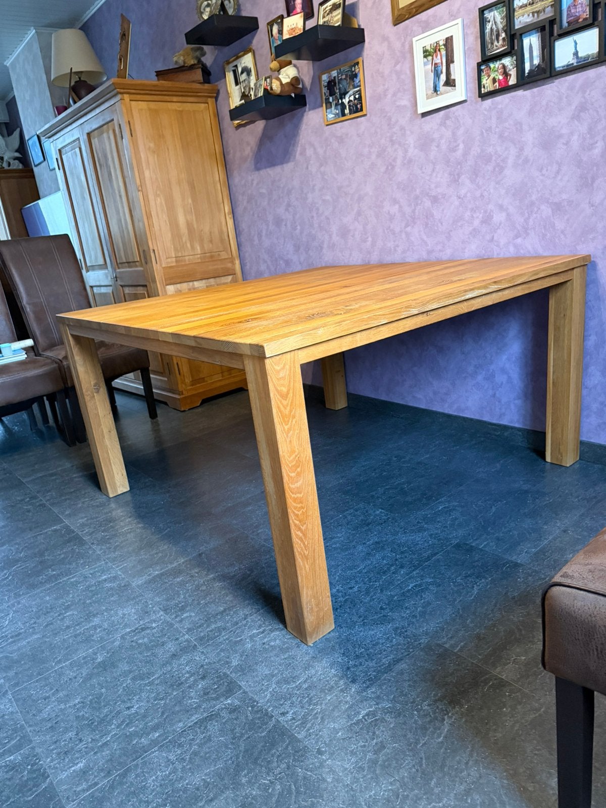 Masief houten tafel. Vierkant, Ophalen, Rustiek, Zo goed als nieuw, Vijf personen of meer