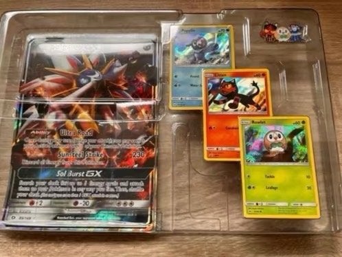 Solgaleo GX Maxi en 3 kaarten plus pins!, Hobby en Vrije tijd, Ophalen of Verzenden, Zo goed als nieuw, Meerdere kaarten