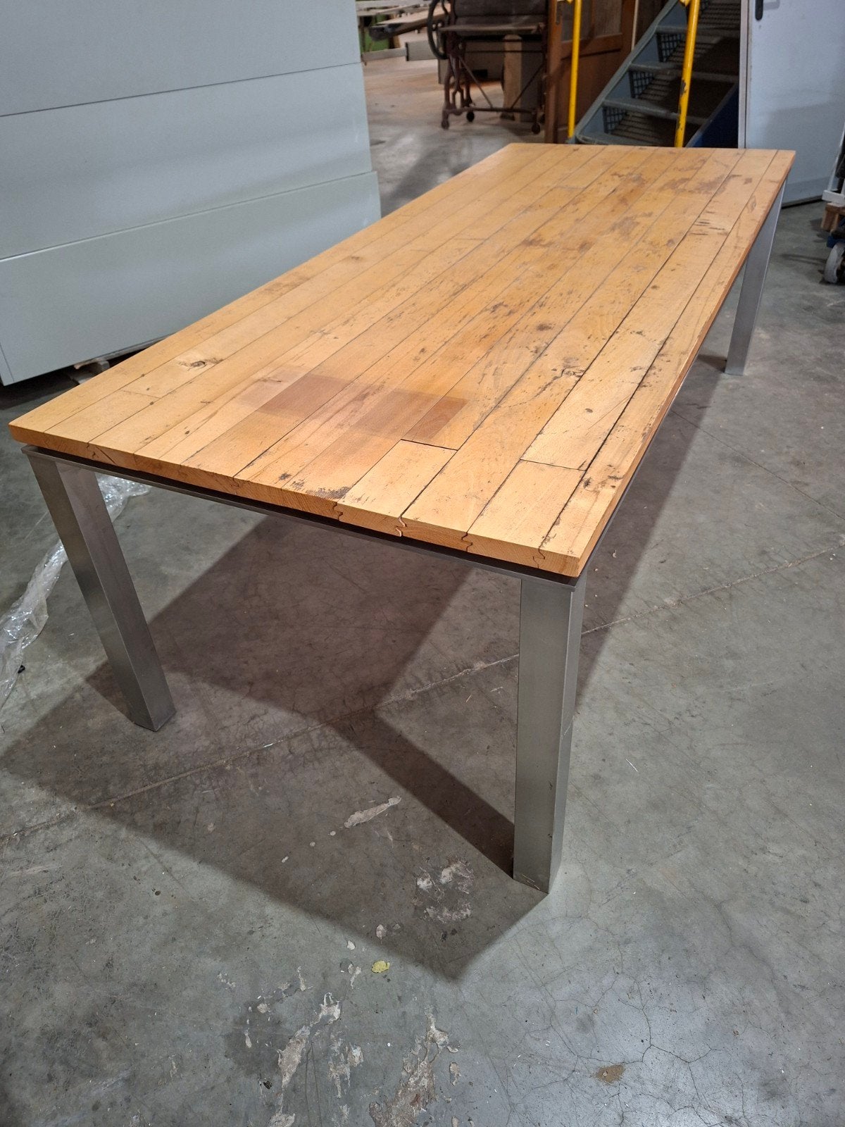Robuuste eettafel met houten blad en metalen poten, Quatre personnes, 150 à 200 cm, Autres essences de bois, Enlèvement