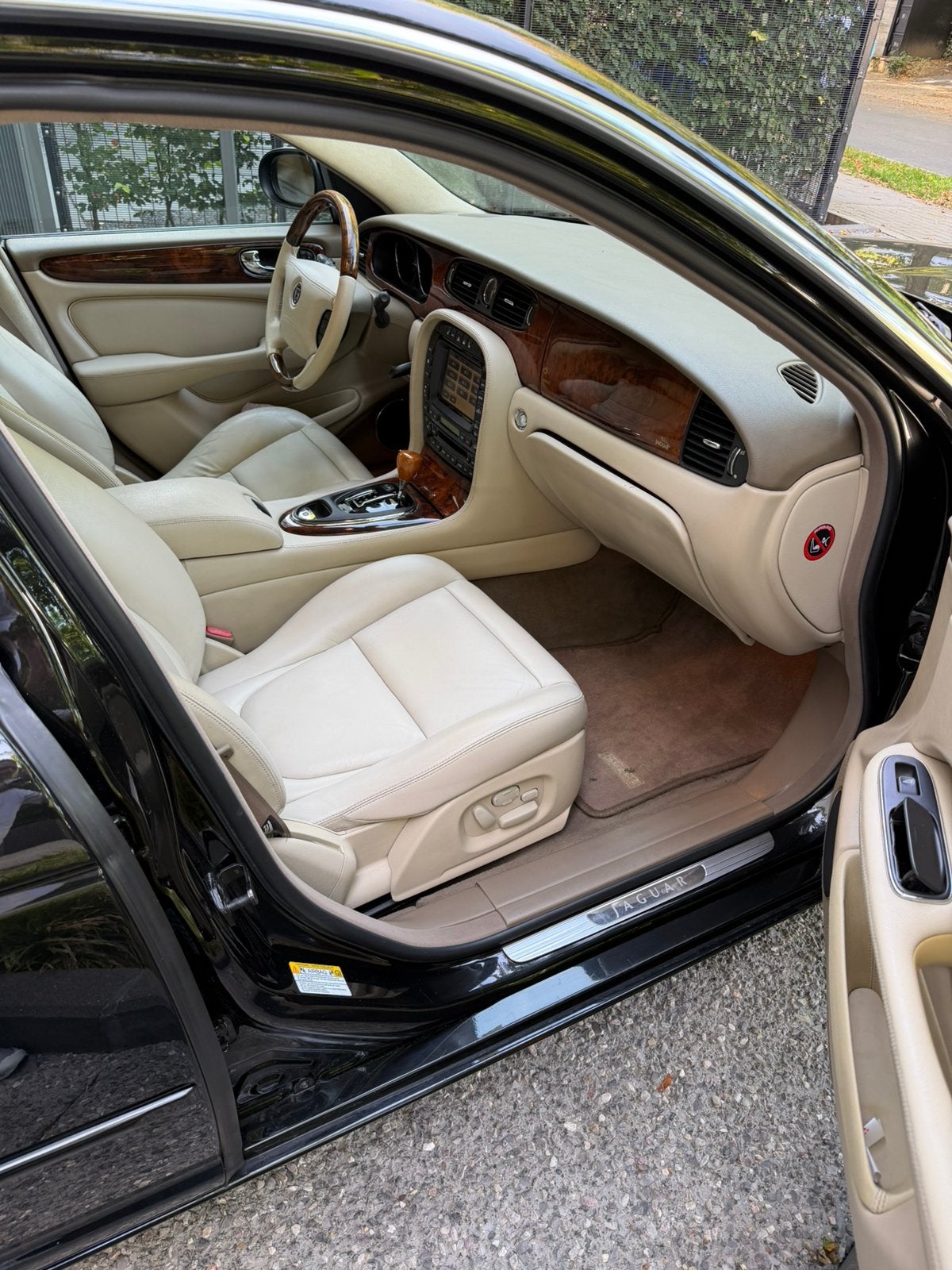 Jaguar XJ V6 3.0 ESSENCE, Auto's, Automaat, Beige, Zwart, XJ