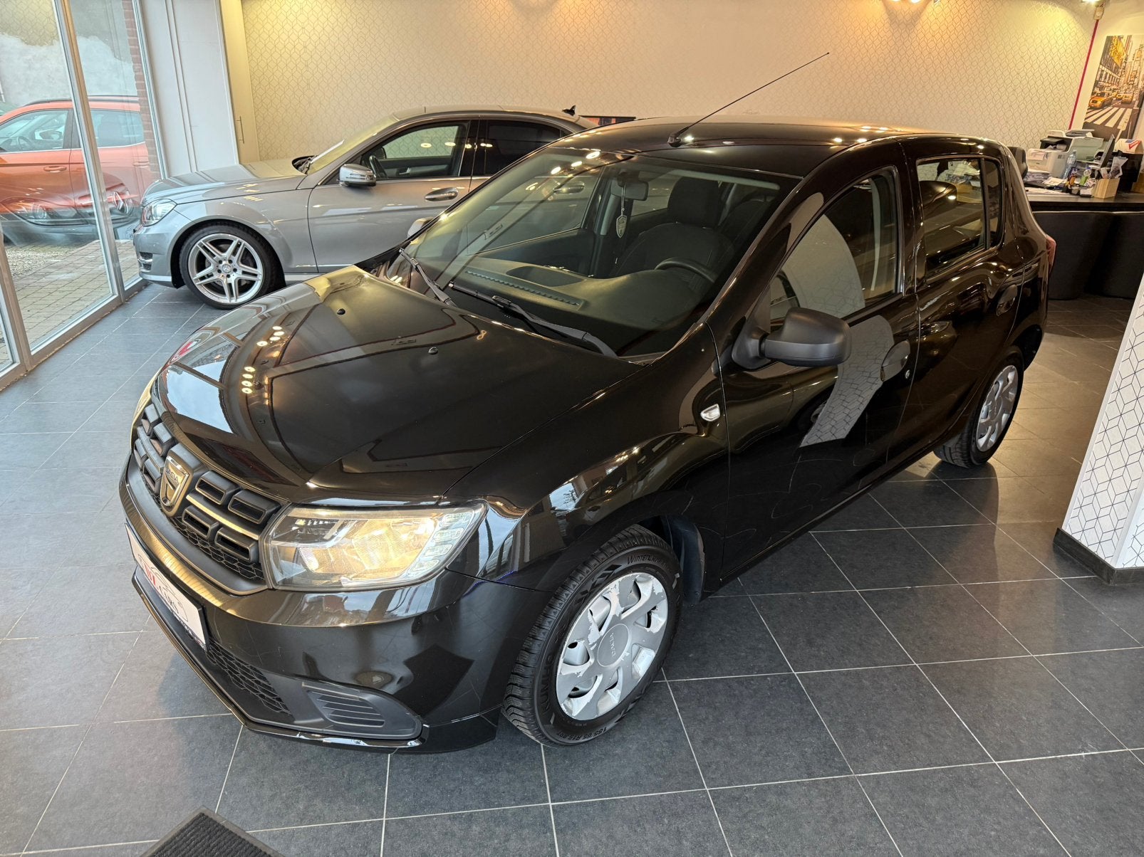DACIA SANDERO 1.0I 73PK |APPLE CARPLAY | BLUETOOTH | RADIO, Voorwielaandrijving, Stof, Zwart, Electronic Stability Program (ESP)