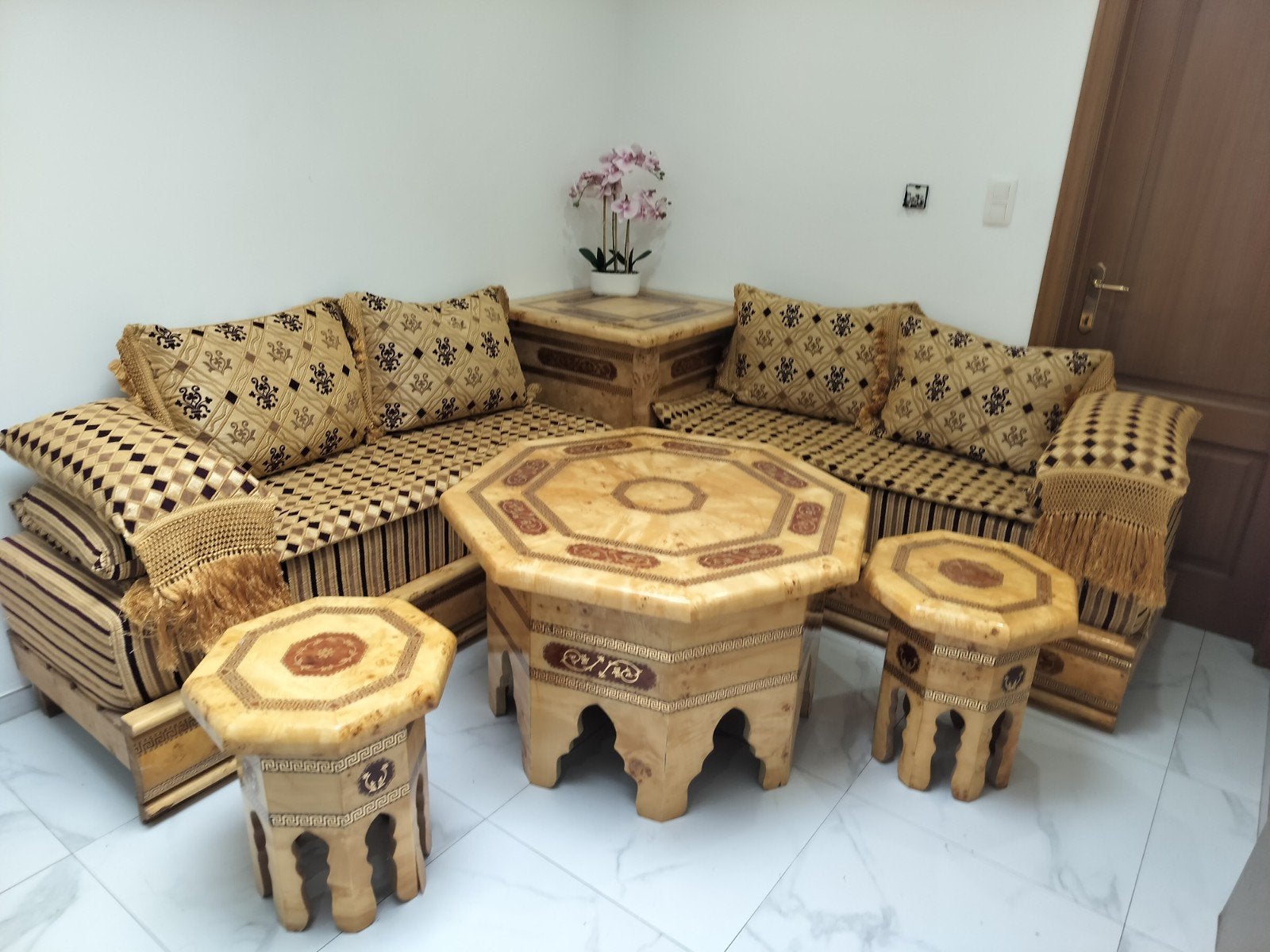 Salon marocain sdari, Enlèvement, Utilisé