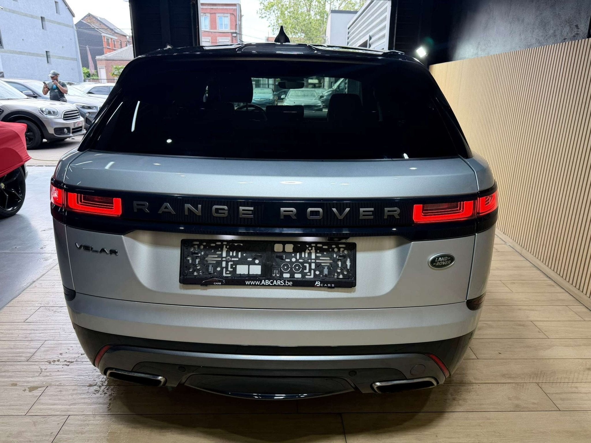 Land Rover Range Rover Velar 3.0 V6 Supercharged R-Dynamic *, Autos, Land Rover, Cuir, Argent ou Gris, Achat, Entreprise