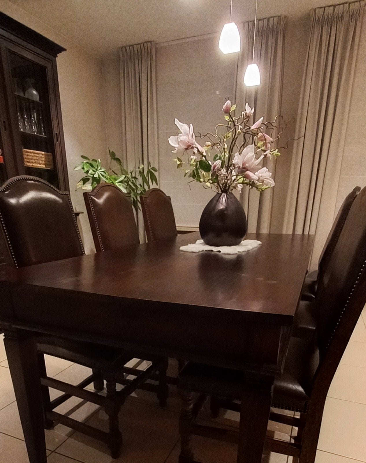 Table à manger en bois massif avec 6 chaises en cuir, Maison & Meubles, Tables | Tables à manger, Enlèvement, Utilisé, 50 à 100 cm