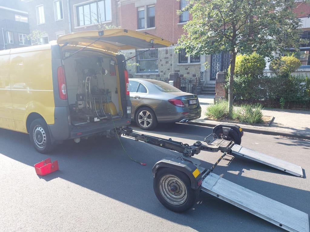 DÉPANNEUSE AVEC SYSTÈME DOLLY OPEL VIVARO 2012 PERMIS DE CON, Autos, Euro 5, 4 portes, Boîte manuelle, Particulier