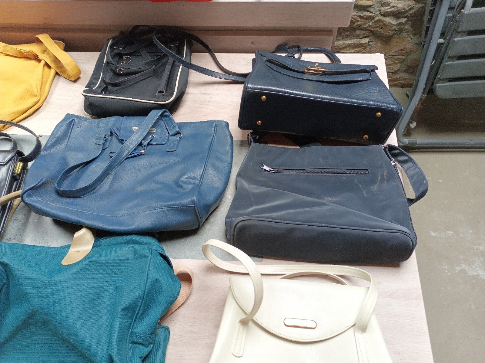 lots de 13 sacs, Enlèvement