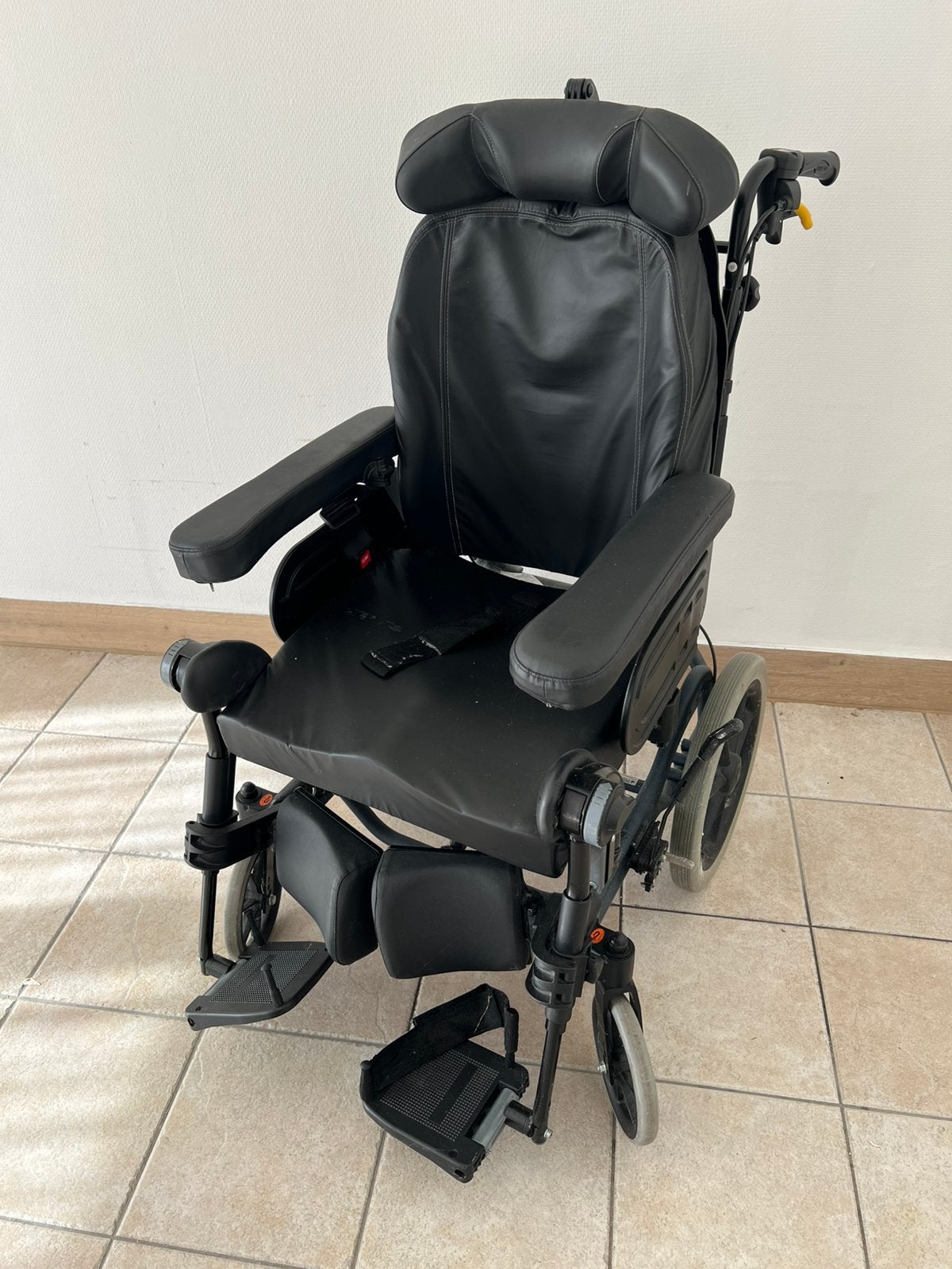 Fauteuil roulant, fauteuil garde-robe, pied télescopique, Enlèvement, Comme neuf