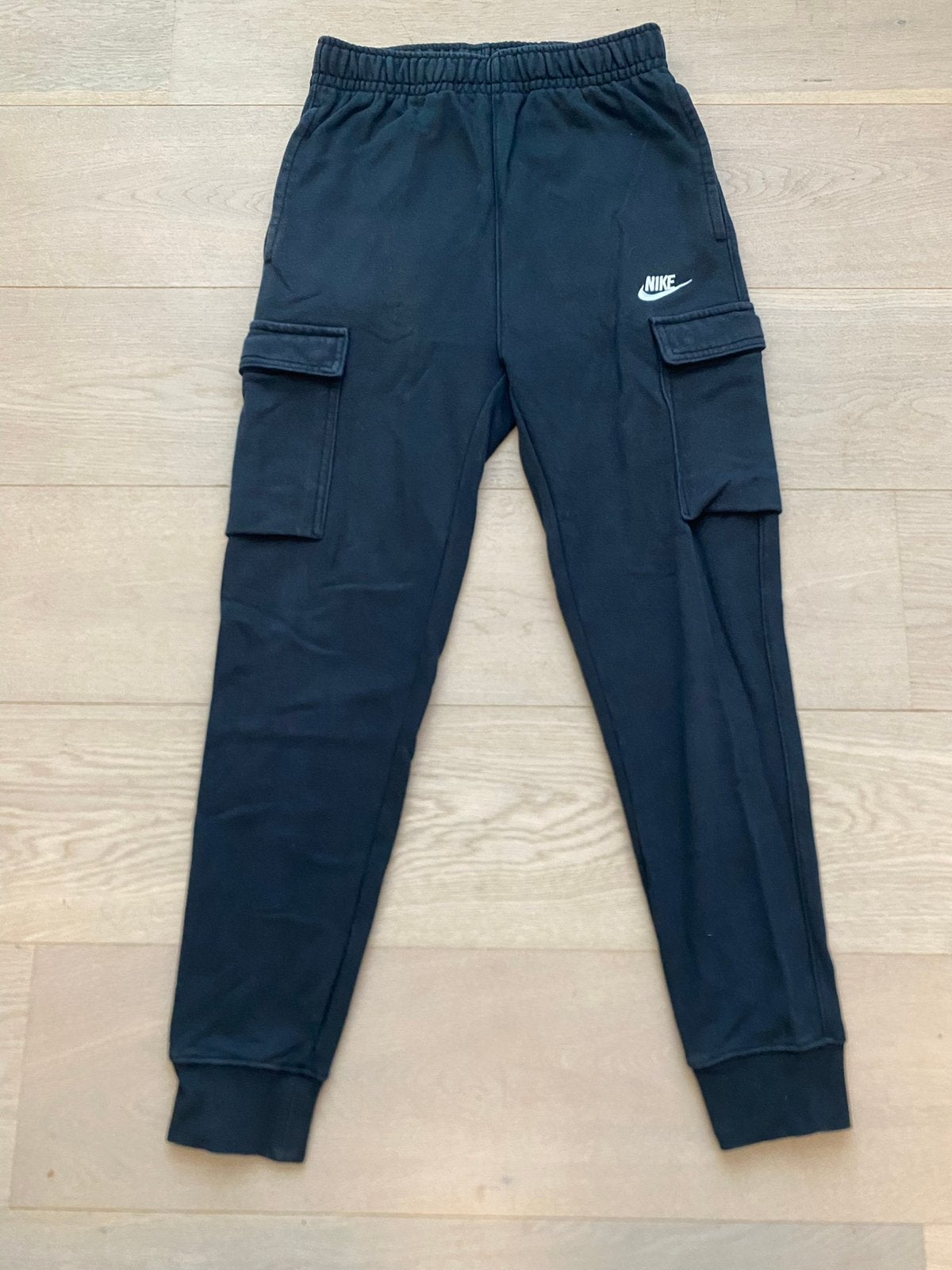 Nike Cargo Joggings Broek Zwart XS, Enlèvement ou Envoi, Comme neuf, Taille 46 (S) ou plus petite, Noir
