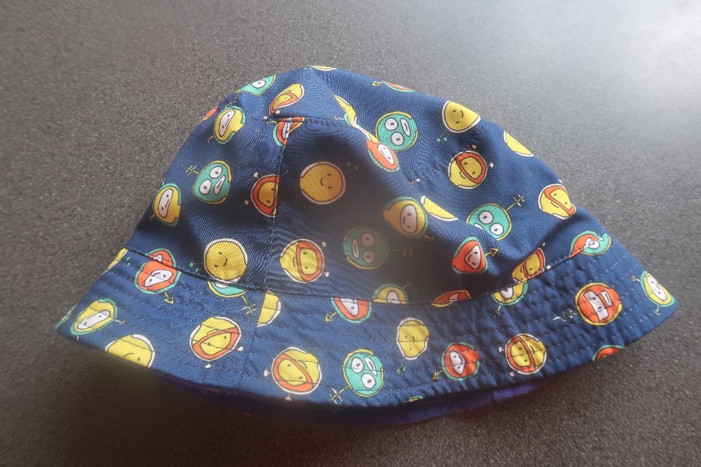 zonnehoed allebei omkeerbaar 7-9 jaar en 8-18 maand, Kinderen en Baby's, Babykleding | Petten en Hoeden, Ophalen of Verzenden