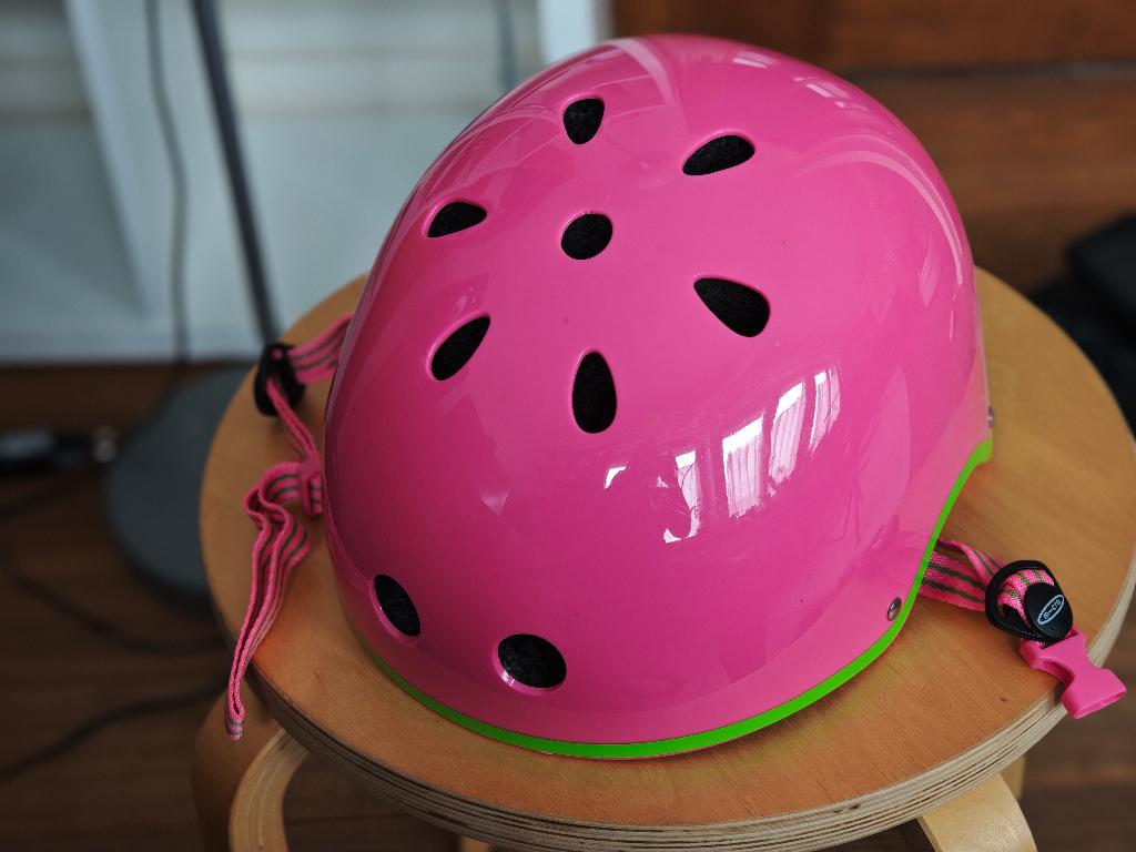 Casque de la marque MICRO - Pour vélo, trottinette, Vélos & Vélomoteurs, Enlèvement, Comme neuf, Micro