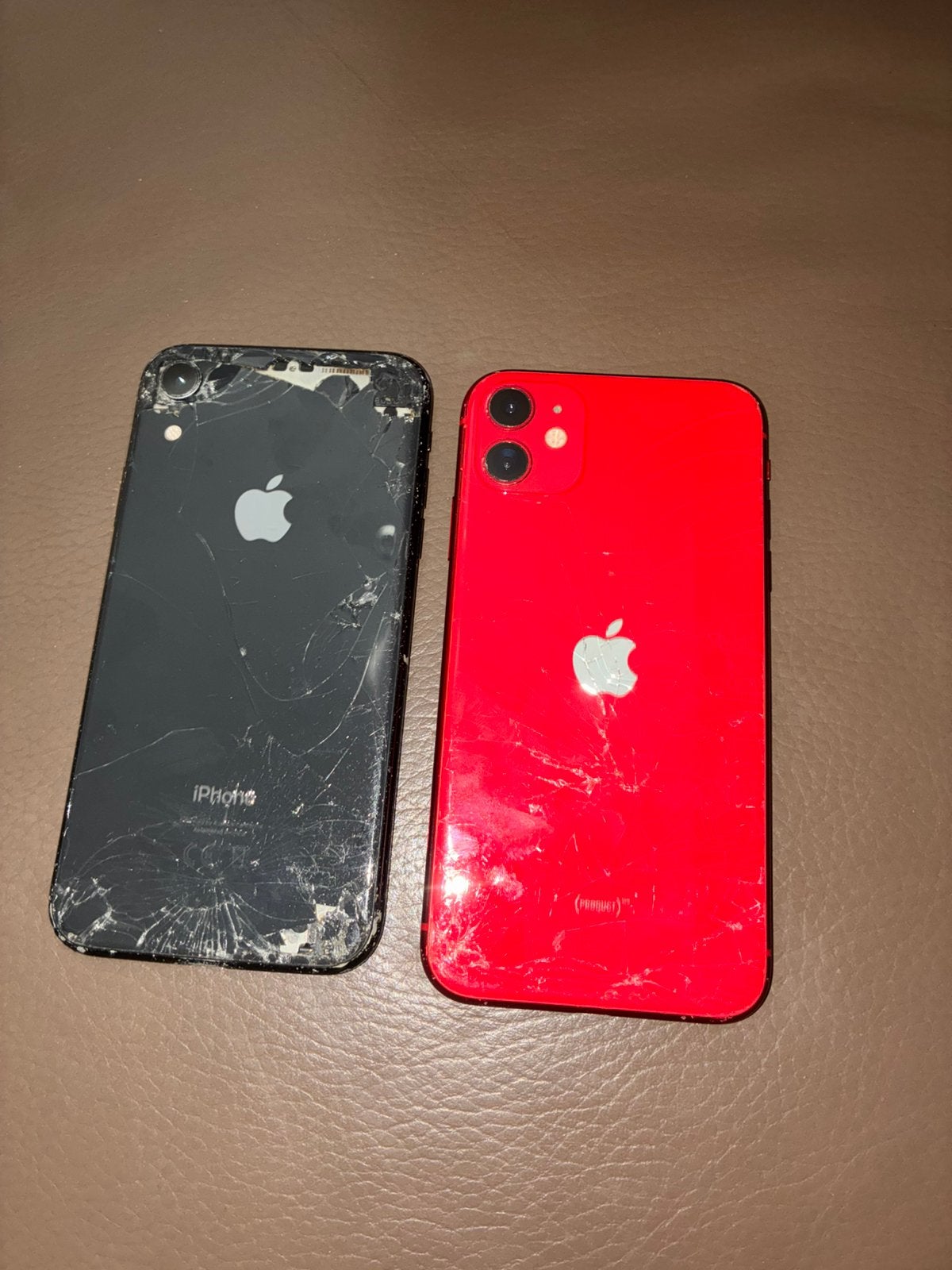 Lot de 2 iPhone Apple XR + 11 cassés – Pour pièces, Télécoms, Téléphonie mobile | Apple iPhone, Enlèvement, Comme neuf, Rouge