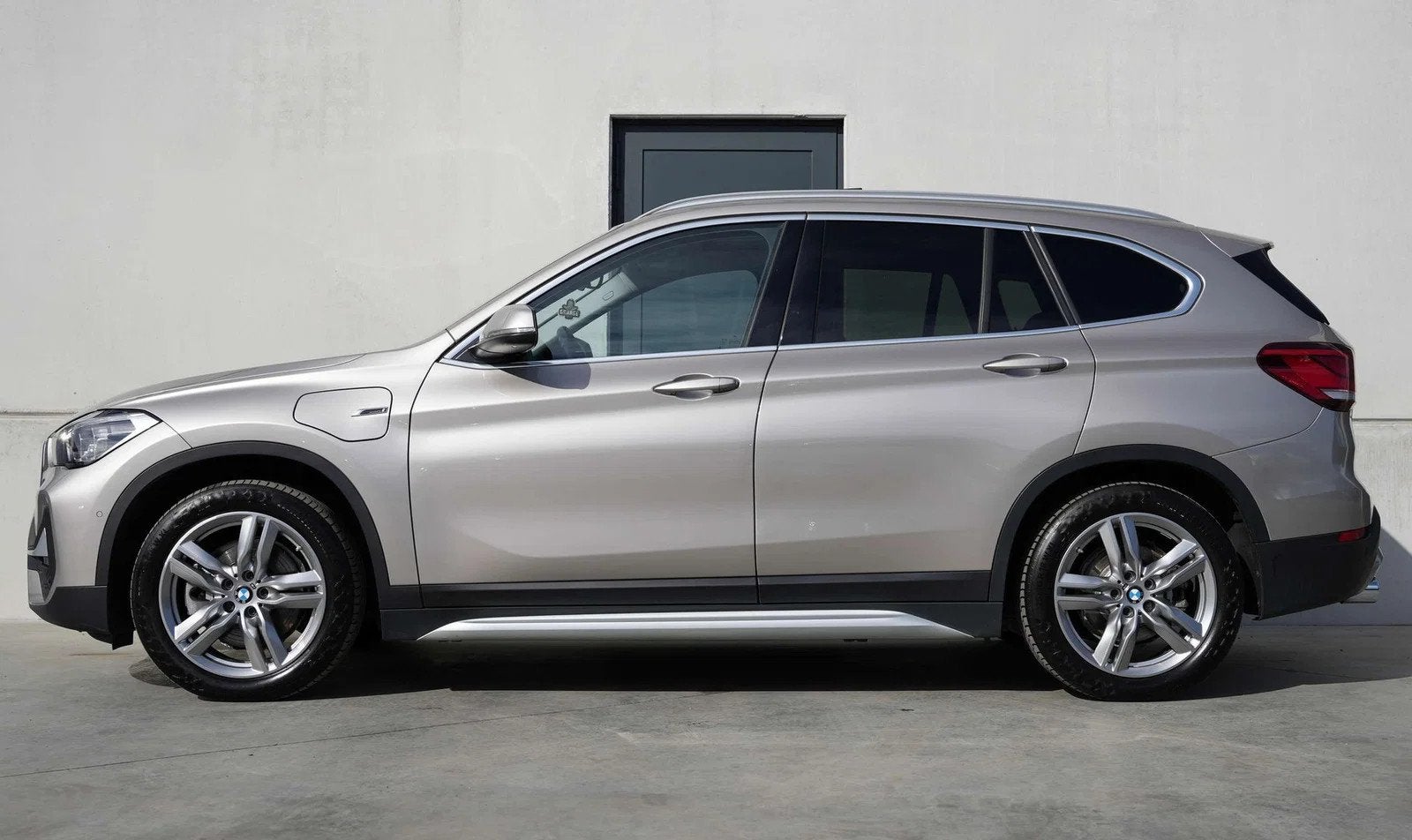 BMW X1 PHEV xDrive / xLine | Panorama | Head-Up | Leder | Me, Auto's, Gebruikt, 170 kW, Parkeerassistent, 5 zetels