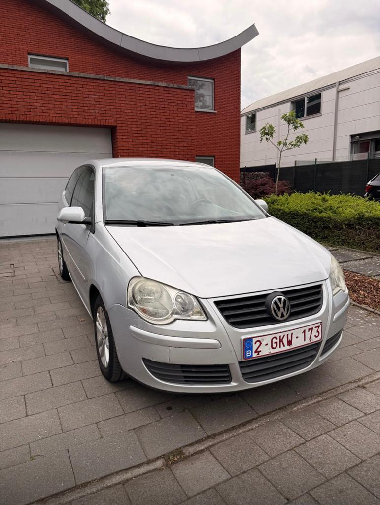 Volkswagen polo 1,2 essence , a 1350€ avec papier rose, Autos, Volkswagen, Argent ou Gris, Achat, Boîte manuelle, Noir