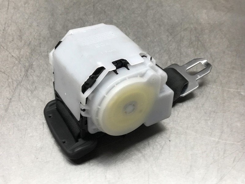 CEINTURE DE SECURITE ARRIERE CENTRALE Hyundai i40 CW (VFC), Utilisé, Hyundai