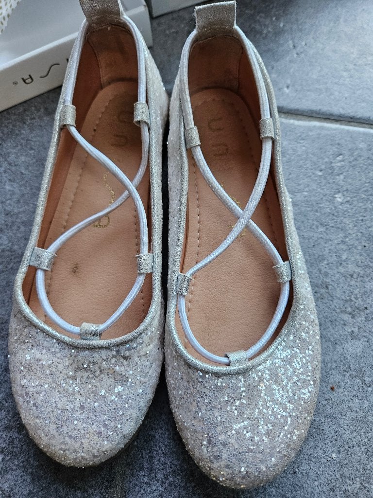 Feestelijke zilveren glitter ballerina's maat 34, Unisa, Comme neuf, Enlèvement, Chaussures