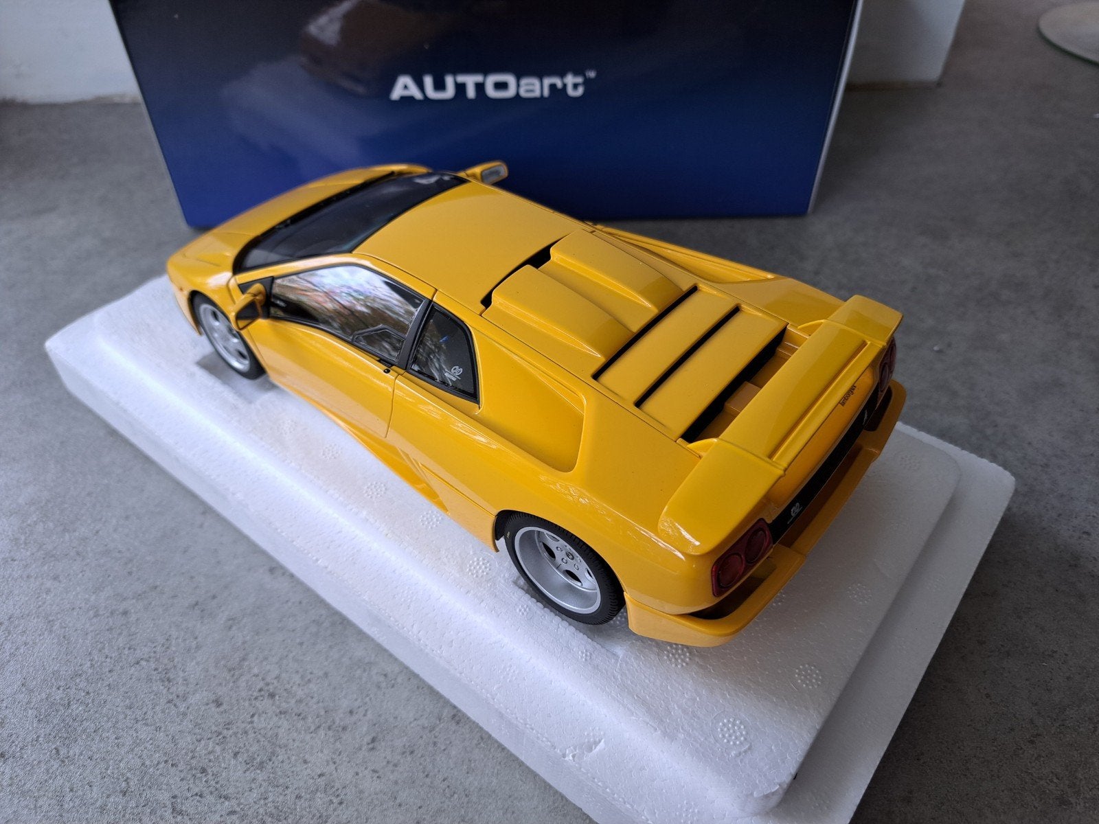 Lamborghini Diablo SE30 JOTA Superfly geel 1/18 Nieuw, Ophalen of Verzenden, Nieuw, Auto, Autoart