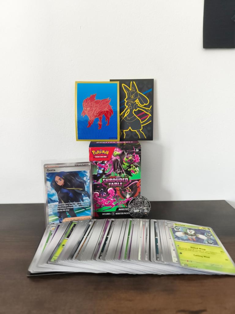 Pokémon booster box met hitje,munt en 2 sleeves, Ophalen