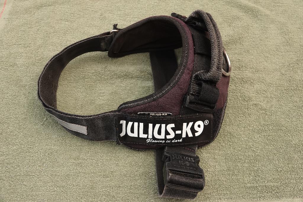 Hondentuigje JULIUS K9 medium, Dieren en Toebehoren, Hondenhalsbanden en Penningen, Ophalen of Verzenden, Gebruikt